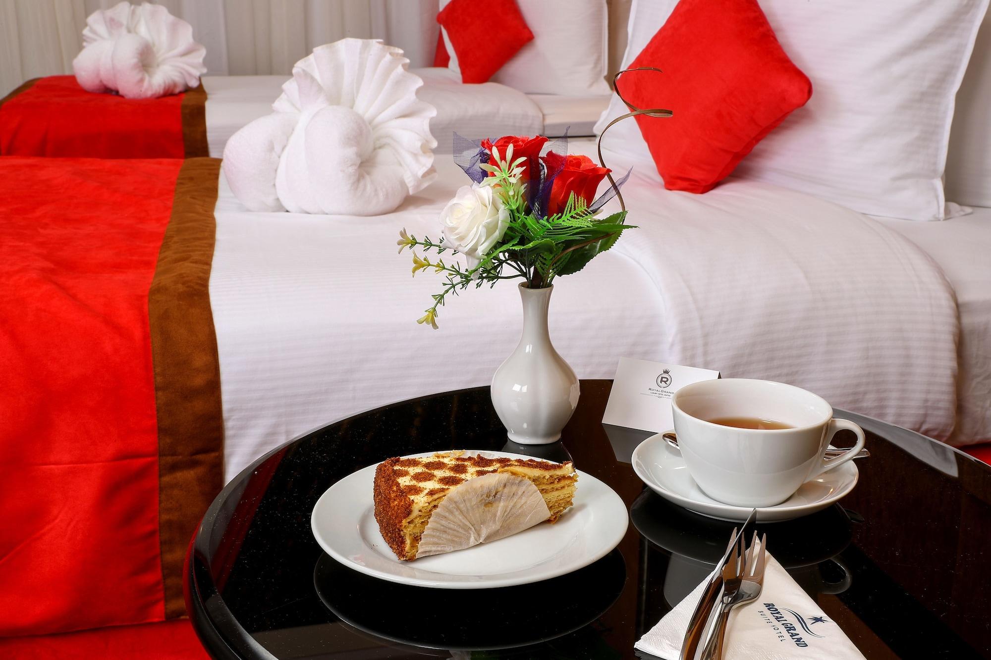 Royal Grand Suite Hotel Sharjah Exterior photo