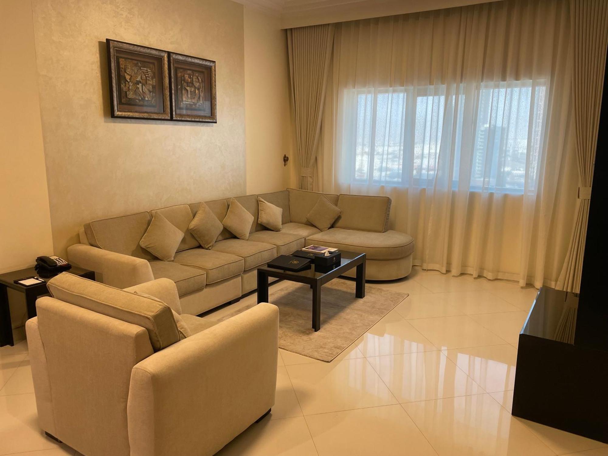 Royal Grand Suite Hotel Sharjah Exterior photo