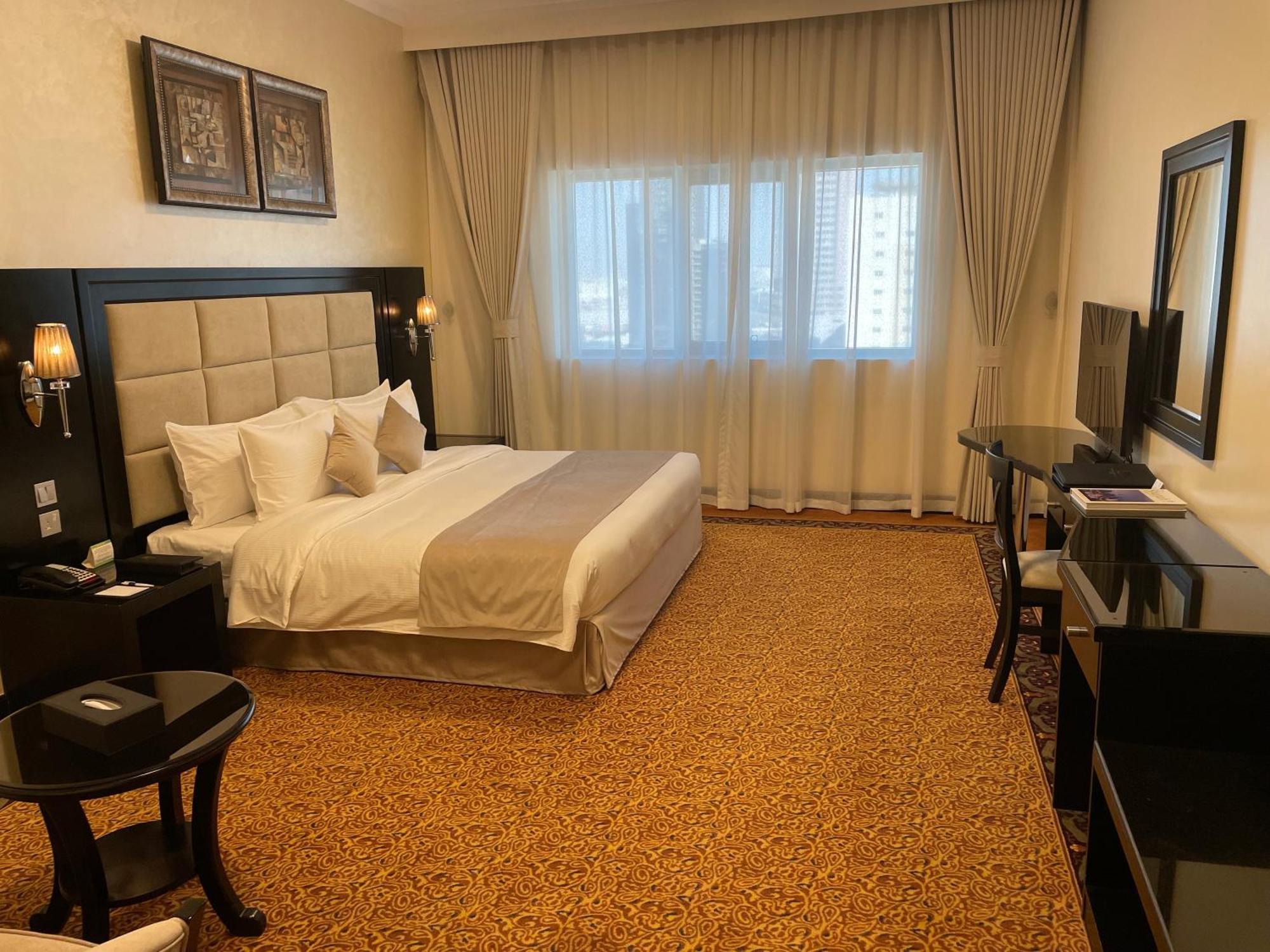 Royal Grand Suite Hotel Sharjah Exterior photo