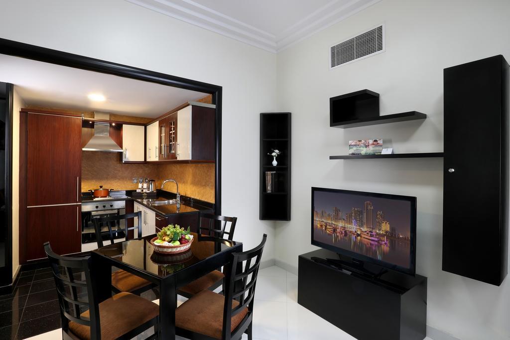 Royal Grand Suite Hotel Sharjah Exterior photo